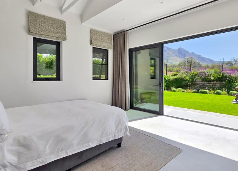 4 Bedroom Property for Sale in Zwaanswyk Western Cape